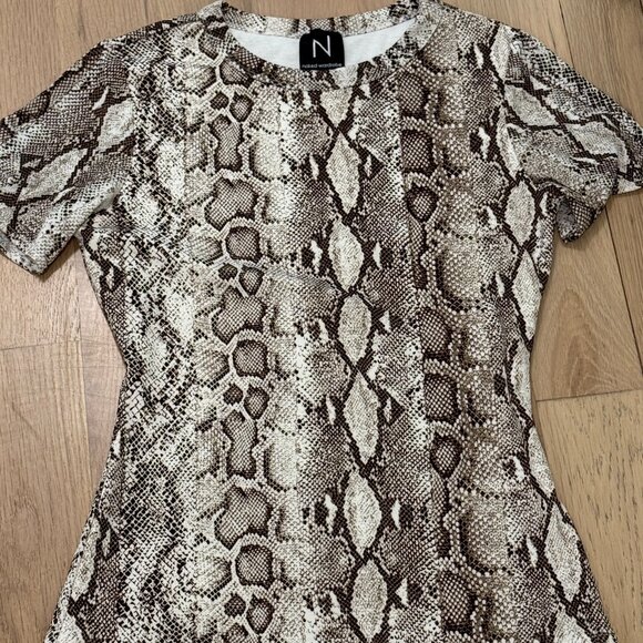Leopard Fitted Tee - Picture 1 of 5